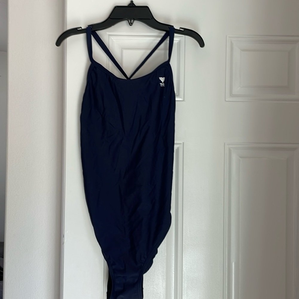 TYR women’s one piece bathing suit- like new